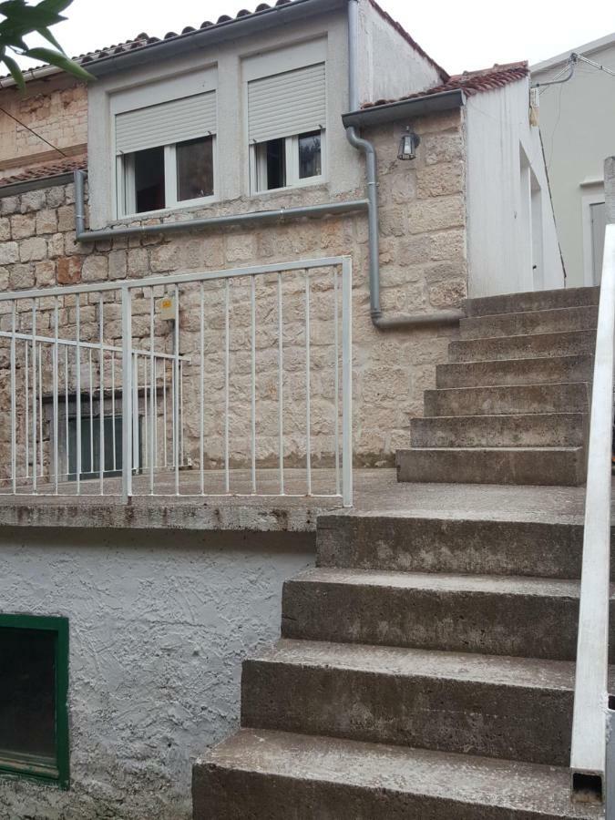 Apartmani Sole Віс Екстер'єр фото